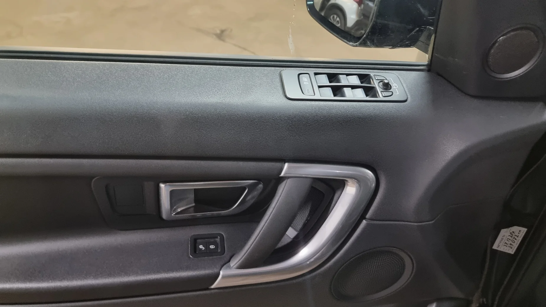 Land Rover Discovery Sport photo